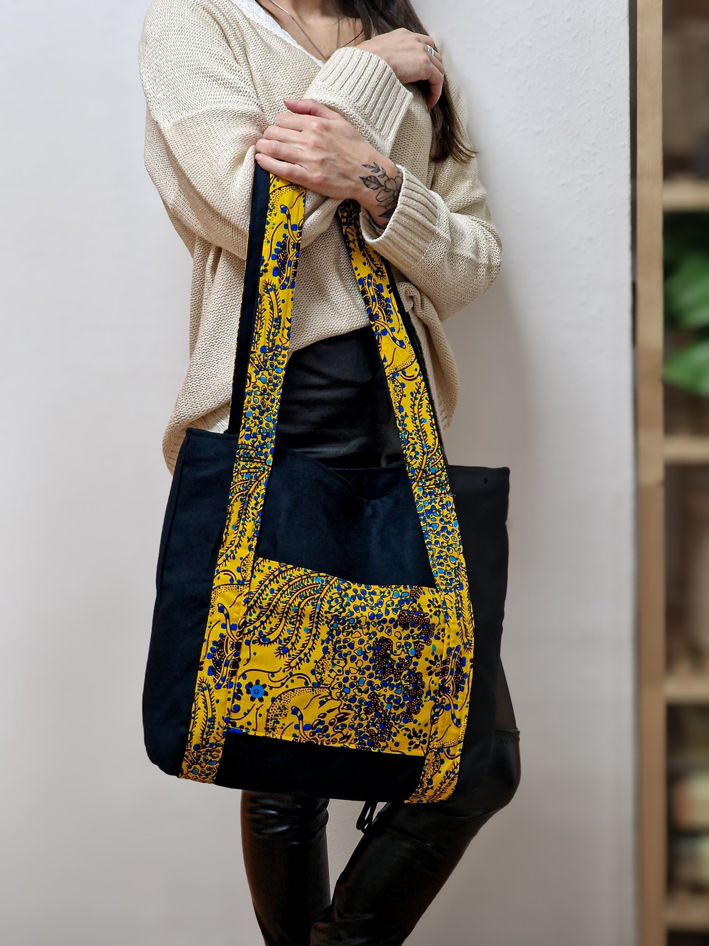 🌻 Gorgeous with external pocket  handmade Ankara shoulder bag| Ankara bags |Afro fashion| reusable shopping bag| gift ideas | accessories| shoulder bag